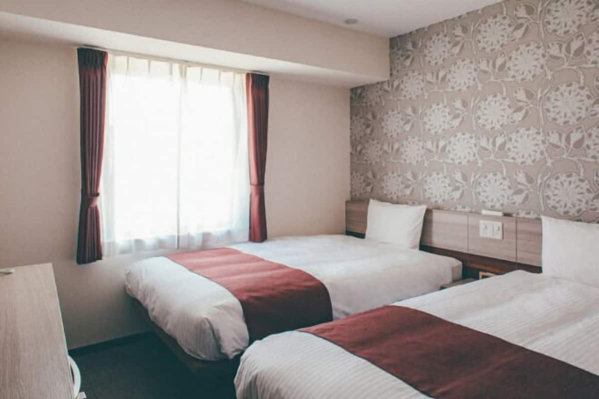 Escrivaninha, espaço de trabalho para notebook, cortinas blackout