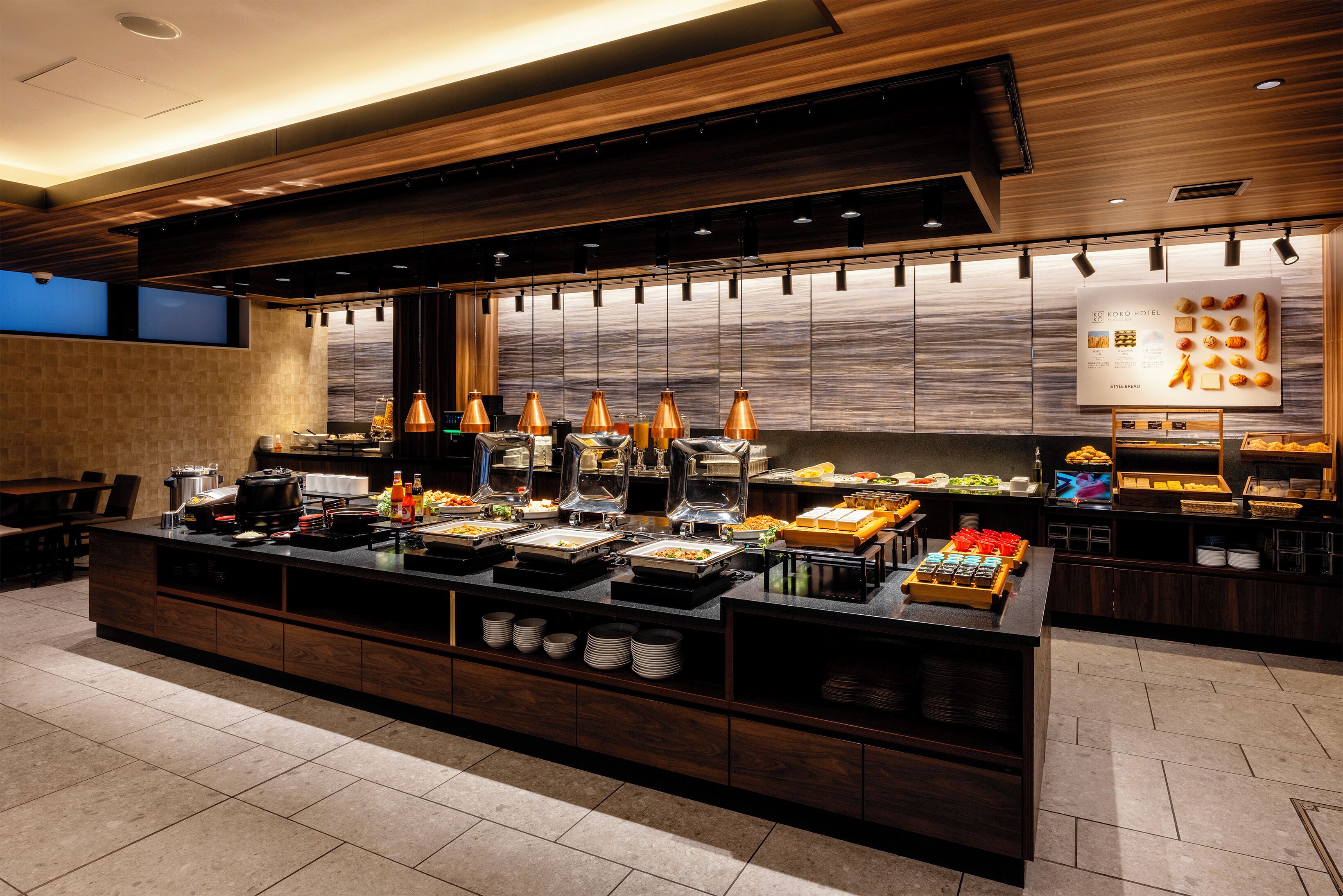 Daily buffet breakfast (JPY 2200 per person)