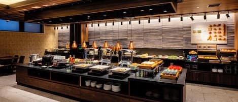 Daily buffet breakfast (JPY 2200 per person)