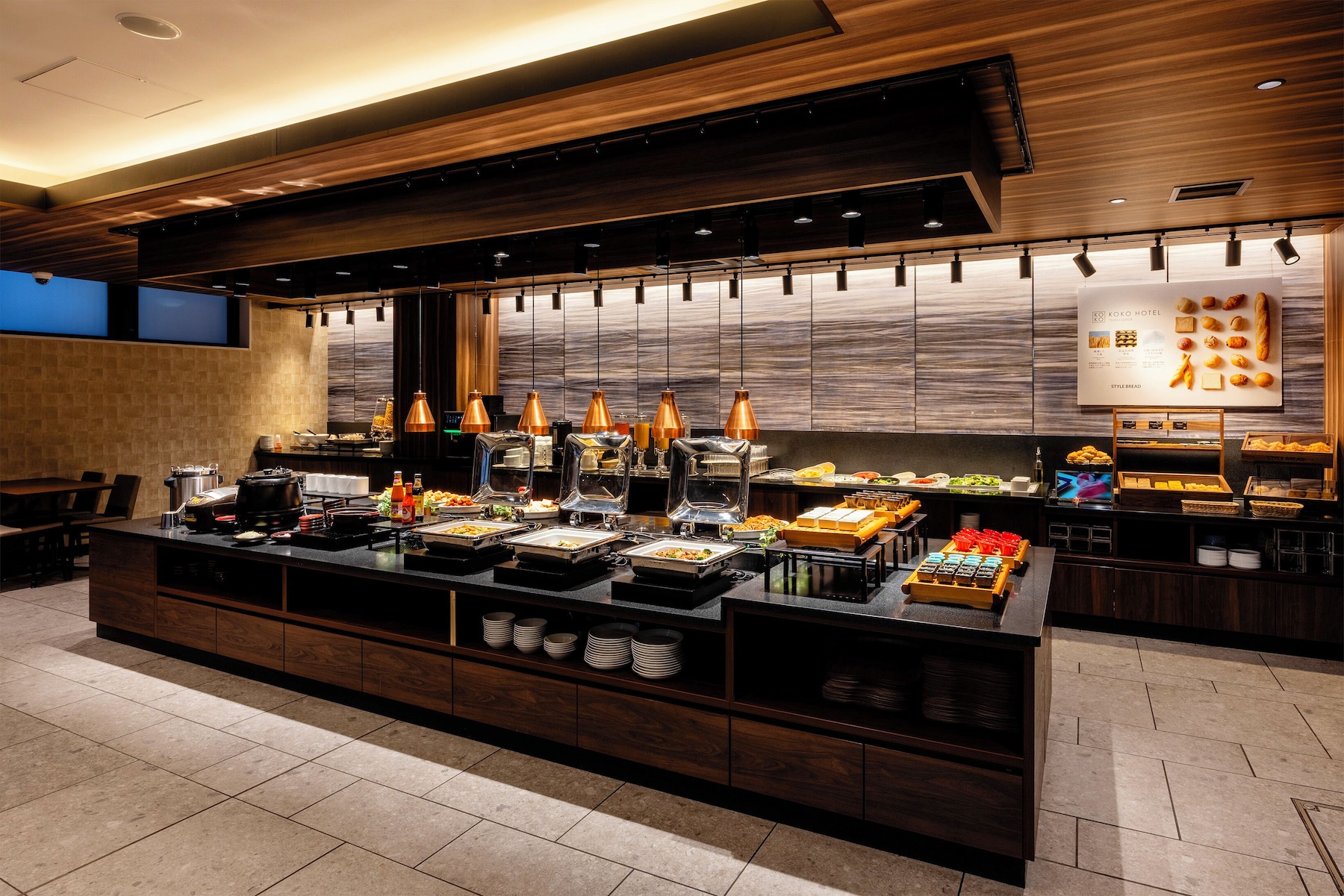 Daily buffet breakfast (JPY 2200 per person)