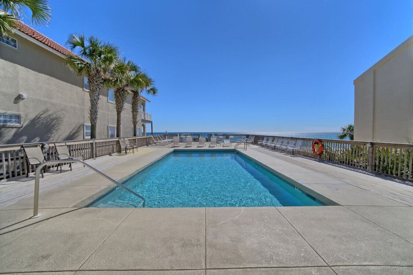 Ocean Front Pool & Steps to the Beach "SeaGurls II"