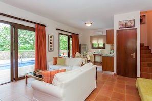 Flat-screen TV, fireplace