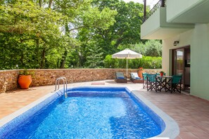 Indoor pool, outdoor pool, pool loungers