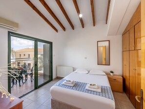 4 chambres, fer et planche à repasser, lit parapluie, Wi-Fi