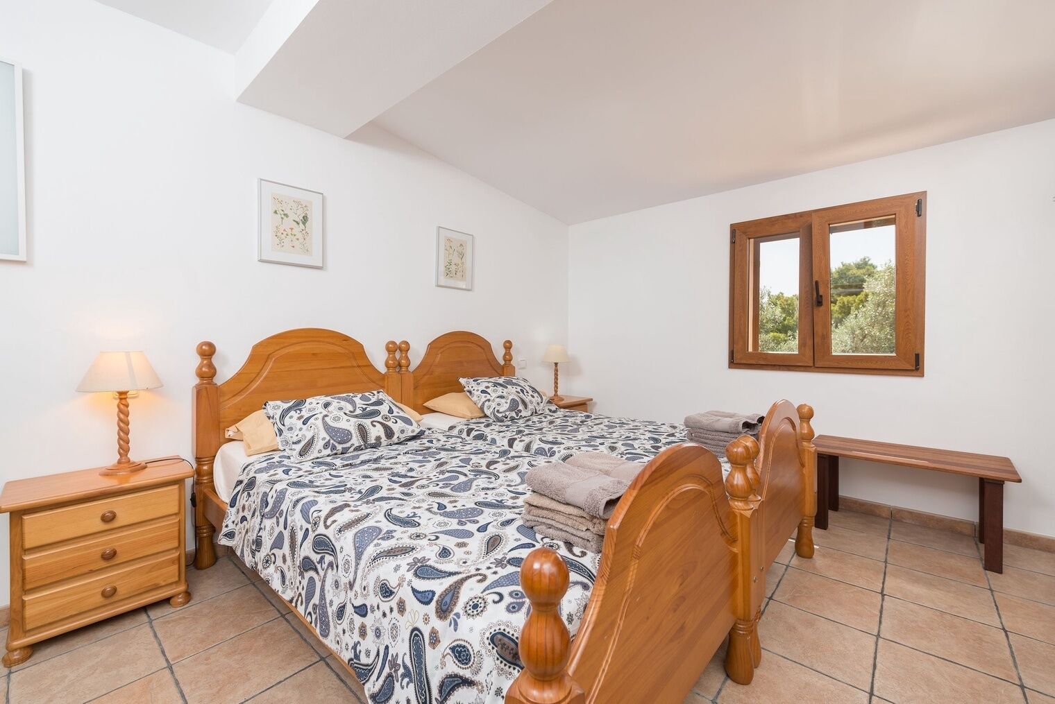 2 slaapkamers, een strijkplank/strijkijzer, gratis wifi, beddengoed