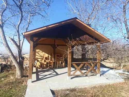 Azhdahak Guesthouse
