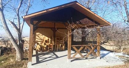 Azhdahak Guesthouse
