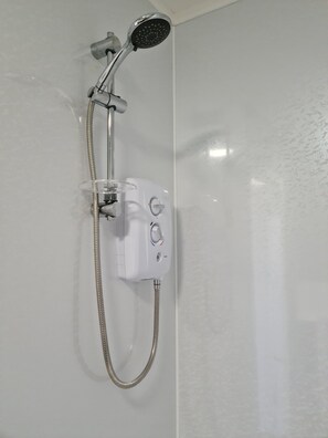 Shower, hair dryer, towels, soap - Mackenzie 25 (Isle of Lewis)