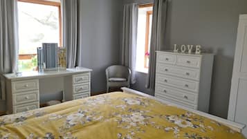 4 bedrooms, iron/ironing board, travel cot, free WiFi