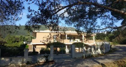 Villa Luigi Poggio dei Pini: villa accommodation with parking