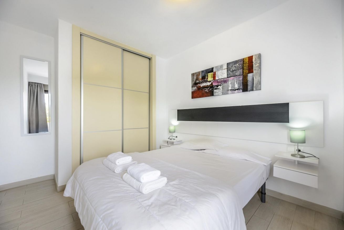 2 dormitorios, tabla de planchar con plancha, Internet y ropa de cama