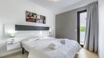 2 bedrooms, iron/ironing board, Internet, bed sheets