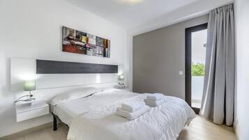 2 bedrooms, internet, bed sheets