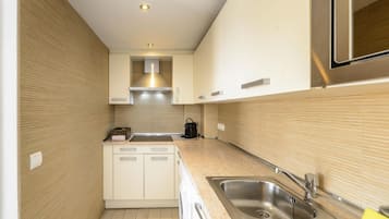 Kühlschrank, Mikrowelle, Toaster, Hochstuhl