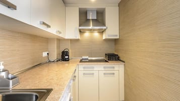 Kühlschrank, Mikrowelle, Toaster, Hochstuhl