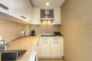 Refrigerador, microondas, tostadora y periquera 