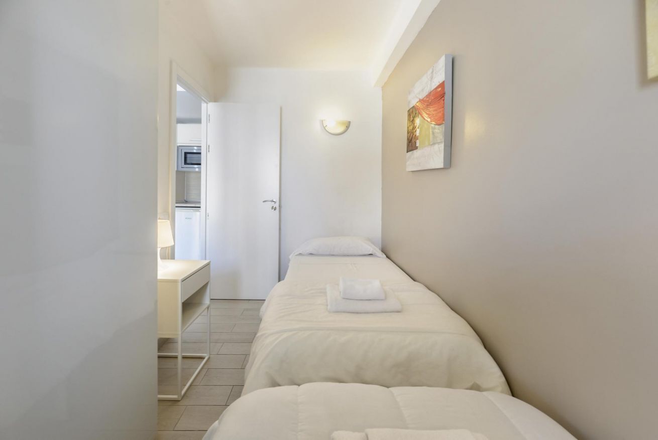 2 makuuhuonetta, silitysrauta/-lauta, internet, vuodevaatteet