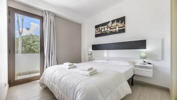 2 bedrooms, iron/ironing board, Internet, bed sheets