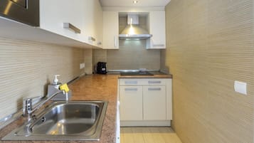 Microondas, tostadora y comedor