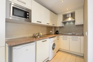 Microwave, toaster, dining tables - Esmeralda apartment in Ibiza!!! 202 (Ibiza / Eivissa)