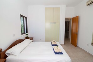 3 bedrooms, iron/ironing board, travel cot, WiFi