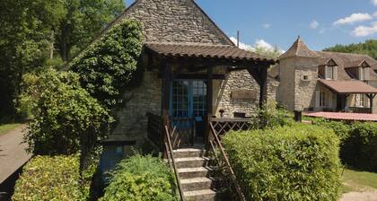 Pagel, "Soleil Couchant", with large garden and heated swimming pool