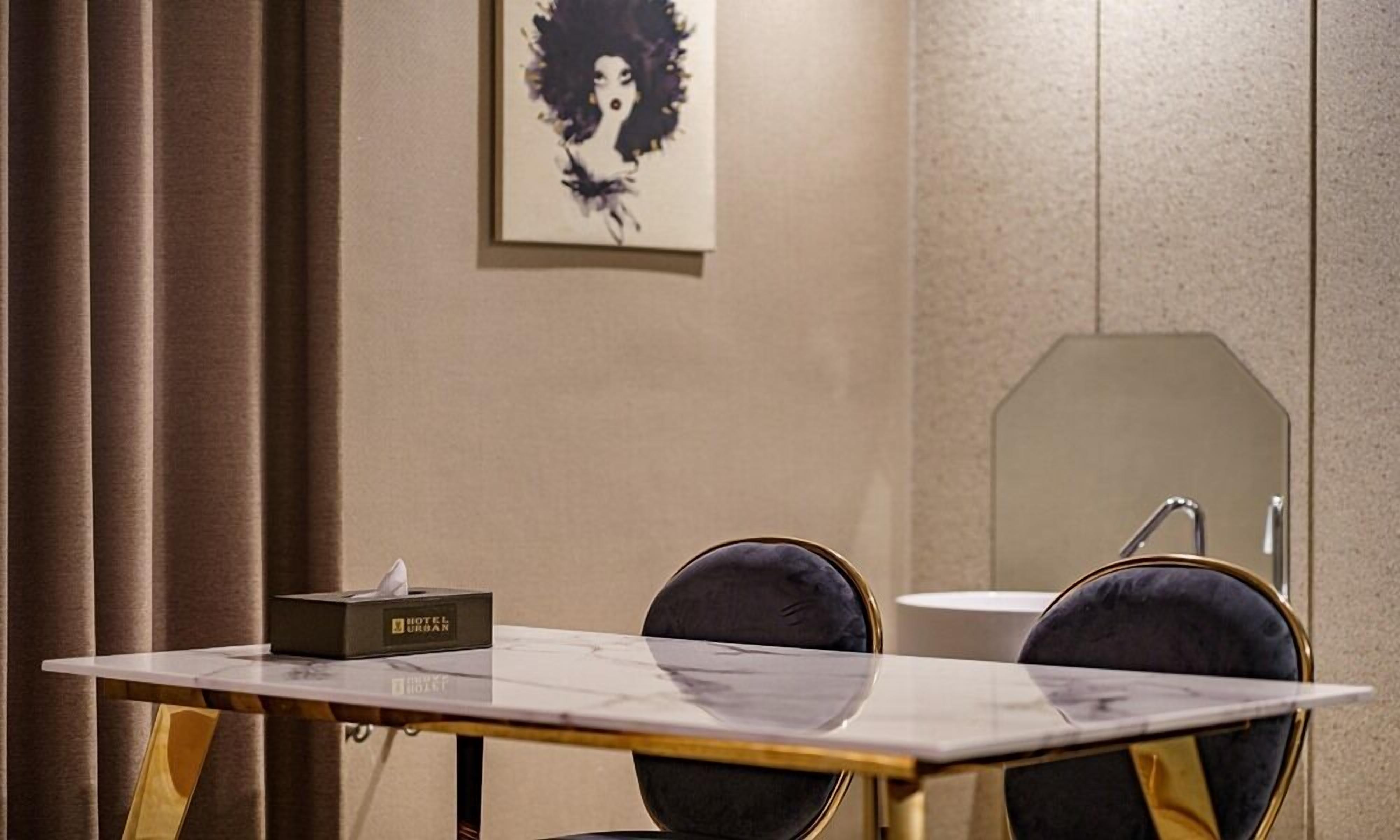 Suite Twin Room | Individuell dekoriert, individuell eingerichtet, kostenloses WLAN