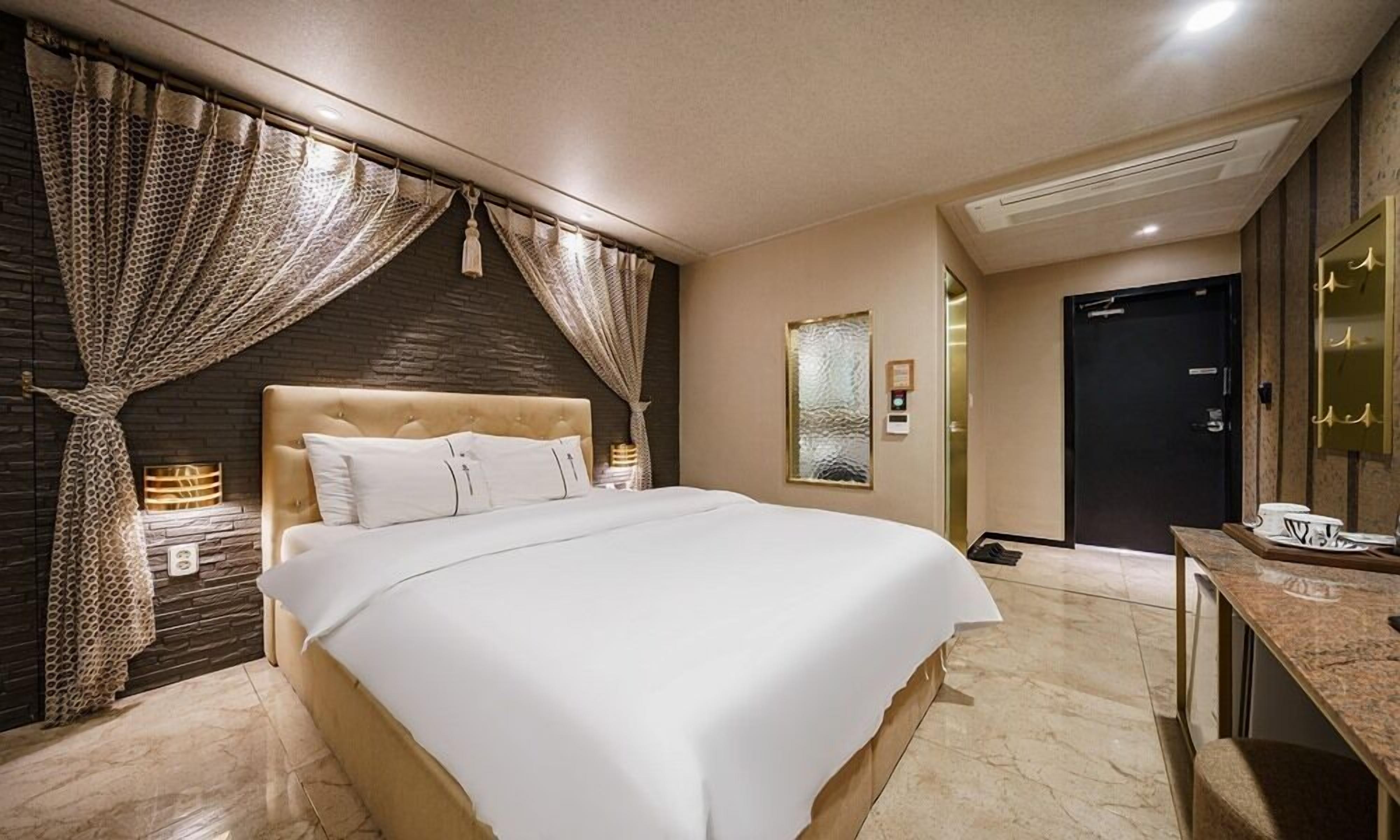 Habitación doble Deluxe | Decoración personalizada, muebles diferentes y wifi gratis 