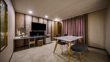 Deluxe Suite Room | Individually decorated, individually furnished, free WiFi, bed sheets