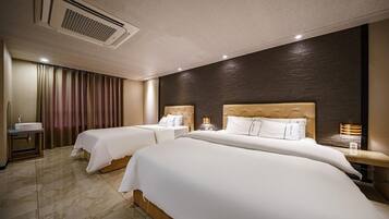 Deluxe Suite Room | Decoración personalizada, muebles diferentes y wifi gratis