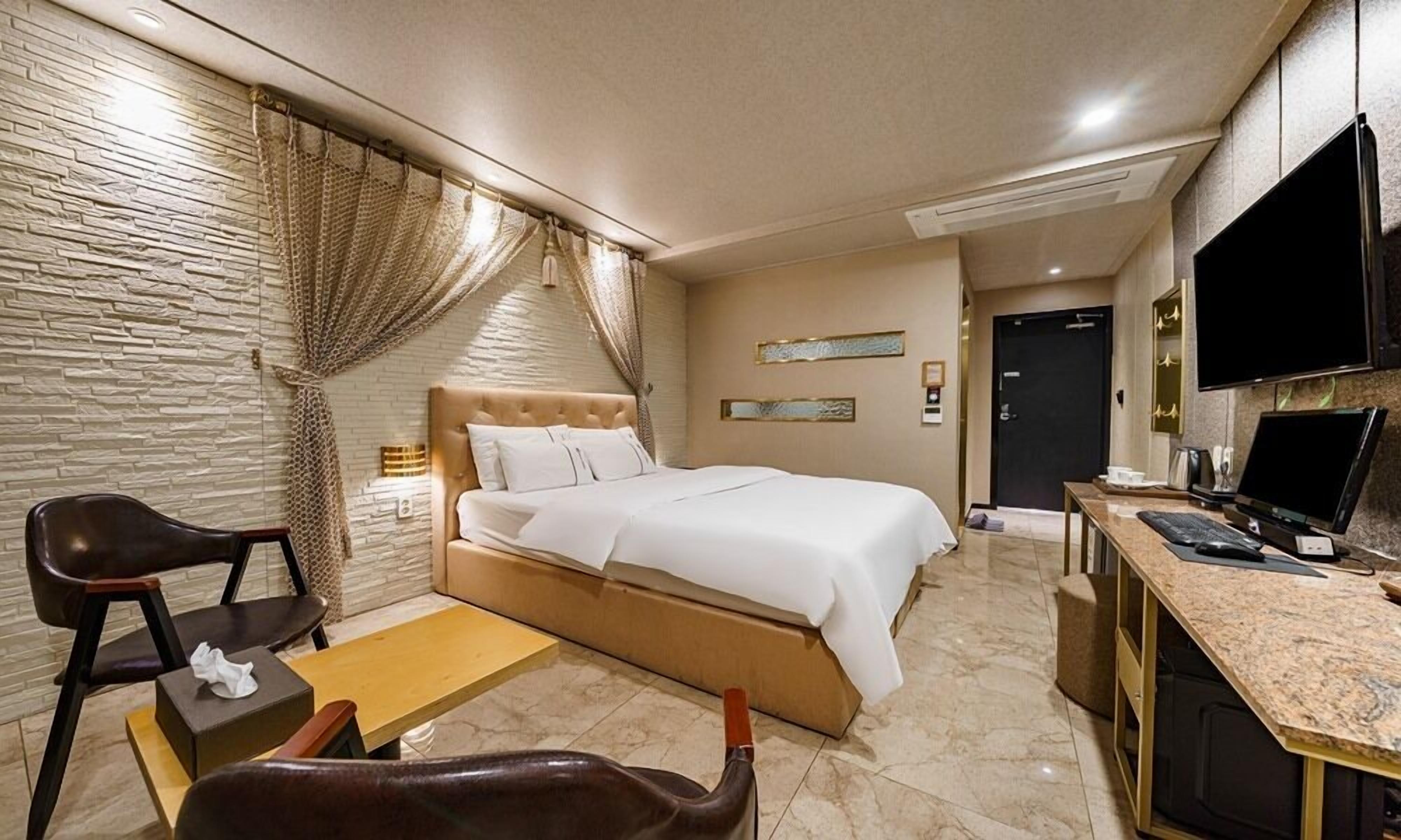 Individually decorated, individually furnished, free WiFi, bed sheets