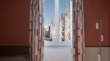 Chambre Double (Cathedral view) | 1 chambre, minibar, coffres-forts dans les chambres