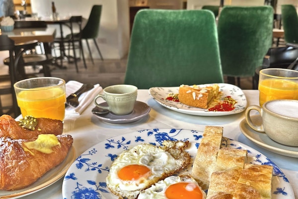 Petit déjeuner préparé sur commande (18 EUR par personne)