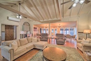 TV - Private Beach: Waterfront Disney Getaway! (Disney)