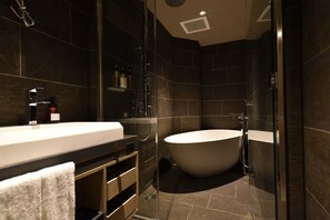 Premier, Non Smoking | Bathroom | Free toiletries, hair dryer, slippers, electronic bidet - Hotel Cordia Osaka Hommachi (Osaka)