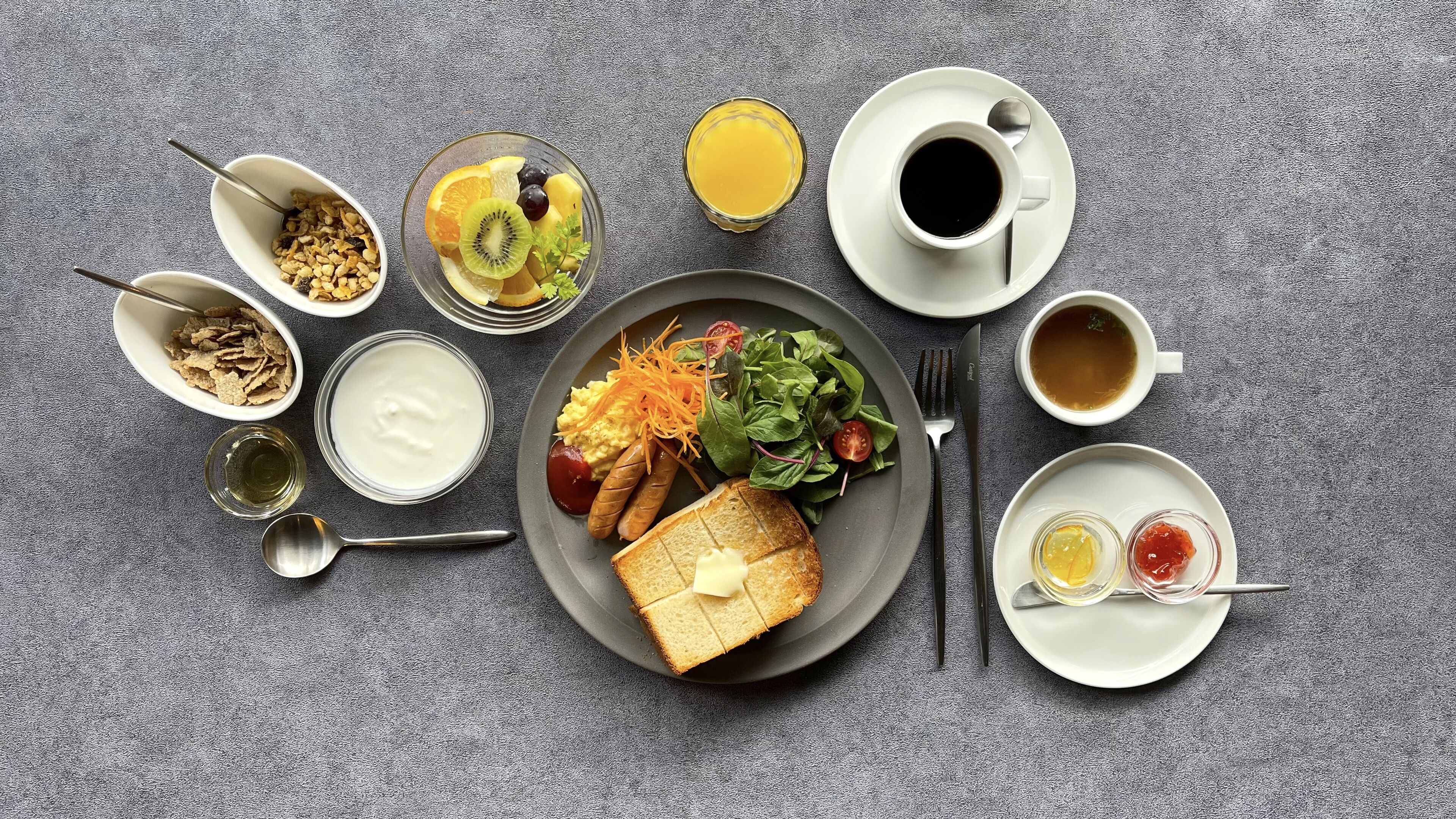 daily continental breakfast (jpy 2090 per person)