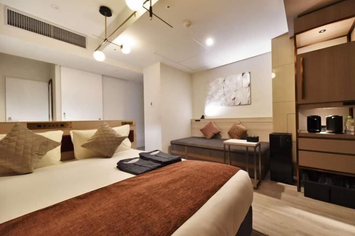 In-room safe, desk, blackout curtains, free WiFi
