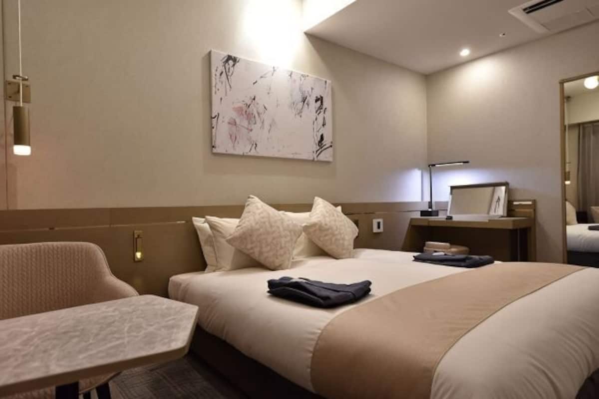 In-room safe, desk, blackout curtains, free WiFi