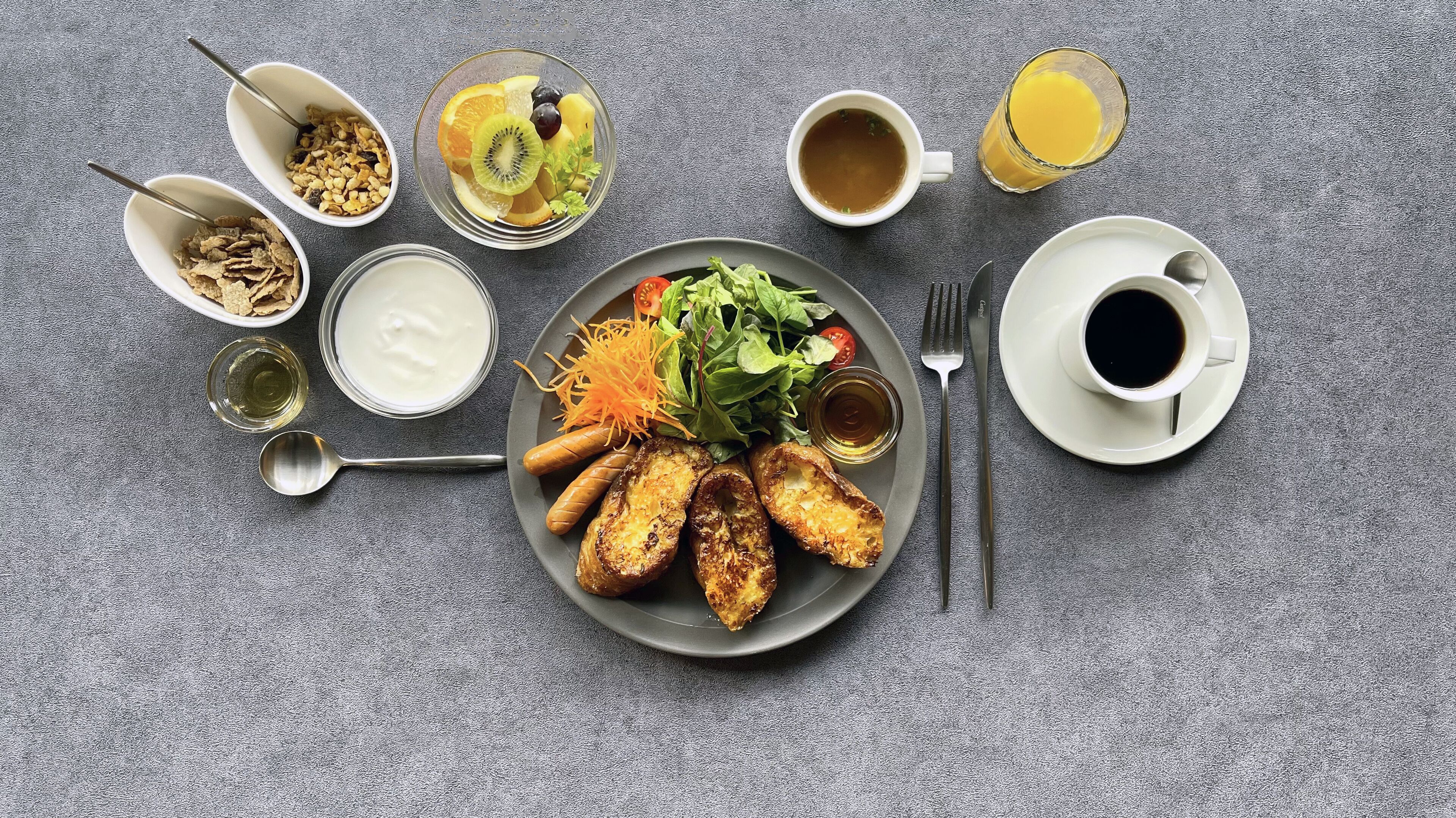 daily continental breakfast (jpy 2090 per person)