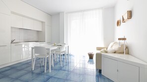 Apartment, Courtyard View (2661170) | Living area