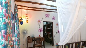 Luxury Villa | 4 bedrooms, laptop workspace, iron/ironing board, free WiFi - Maembe House (Malindi)