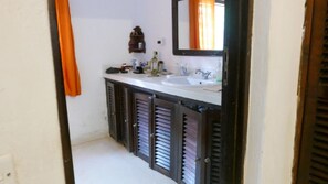 Villa de lujo | Baño | Regadera, amenidades de baño gratuitas, toallas 