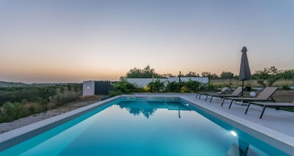 Modern villa BlackWood in Crno, secluded area, near Zadar center, near the beach, private pool, en suite bathrooms