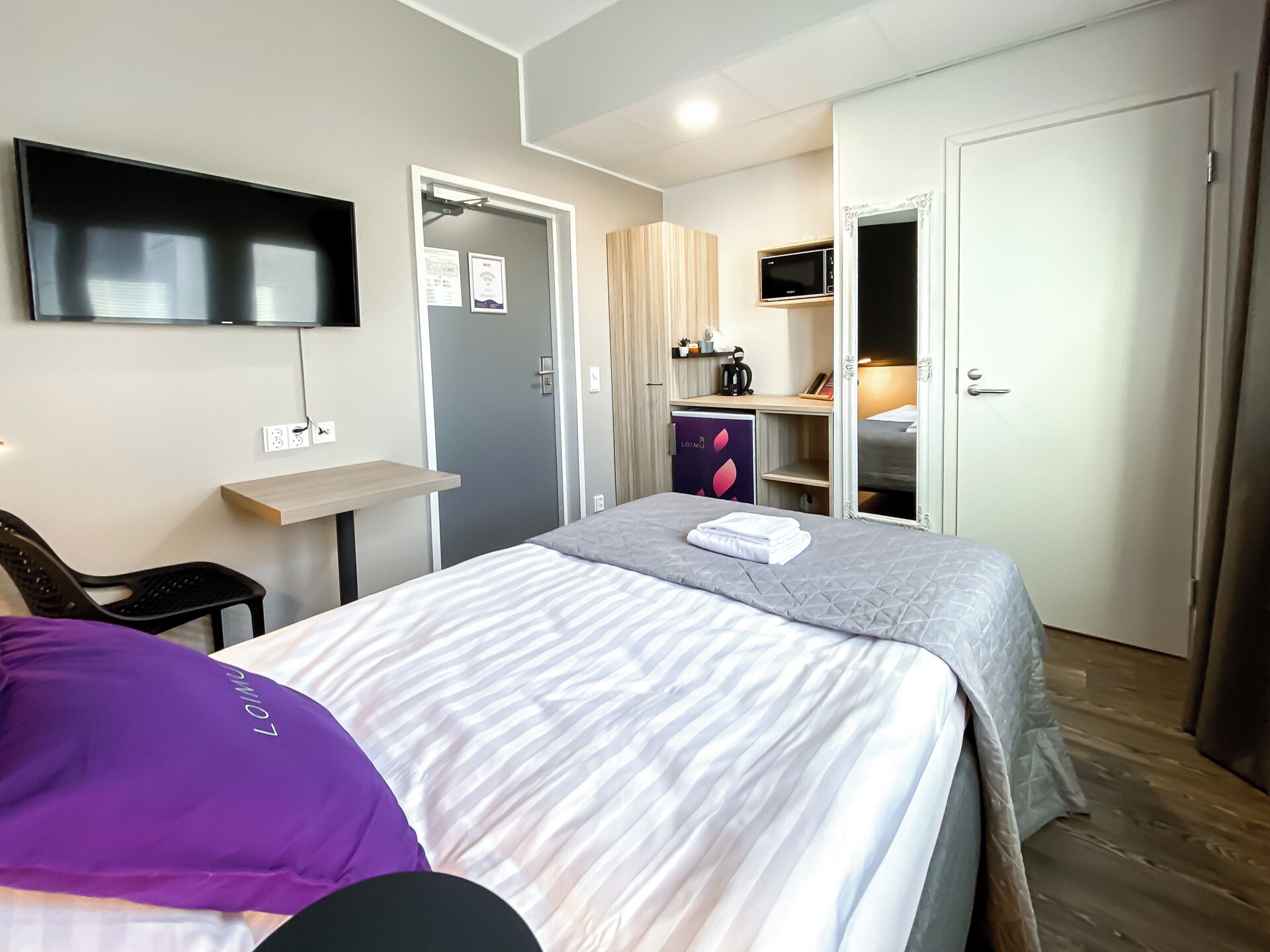 single room | free wifi, bed sheets