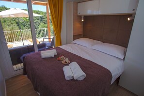 2 bedrooms, free WiFi, bed sheets - Mobile house with private pool (Novalja)