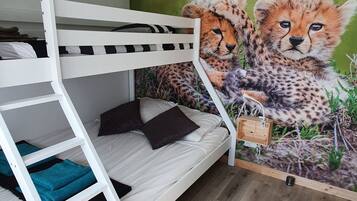 4 bedrooms, free WiFi, bed sheets