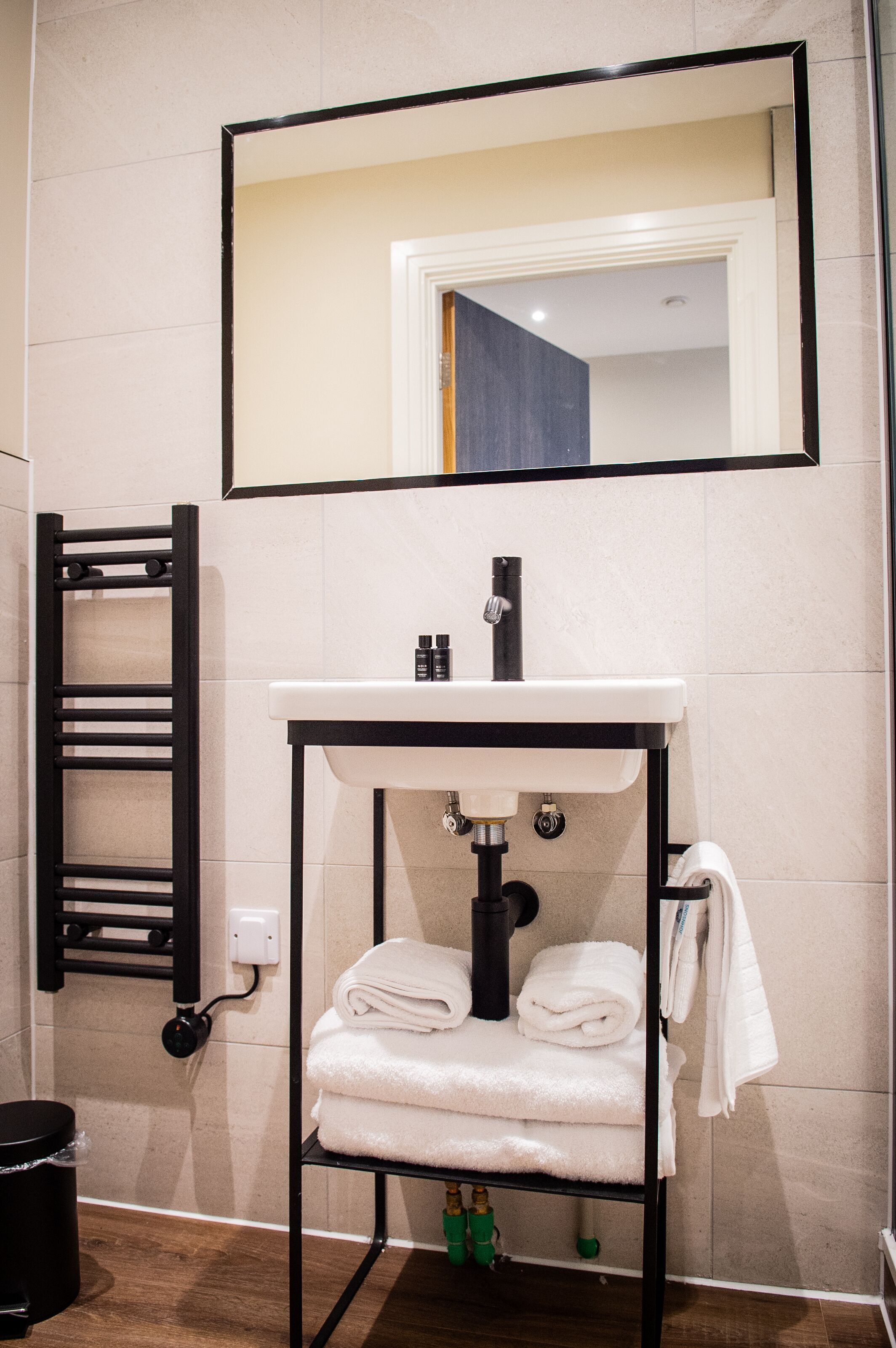 Salle de bain | Douche, articles de toilette gratuits, sèche-cheveux