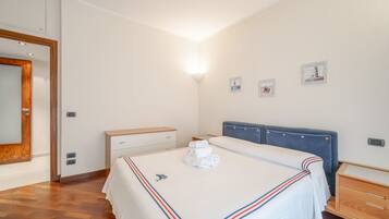 2 chambres, fer et planche à repasser, draps fournis