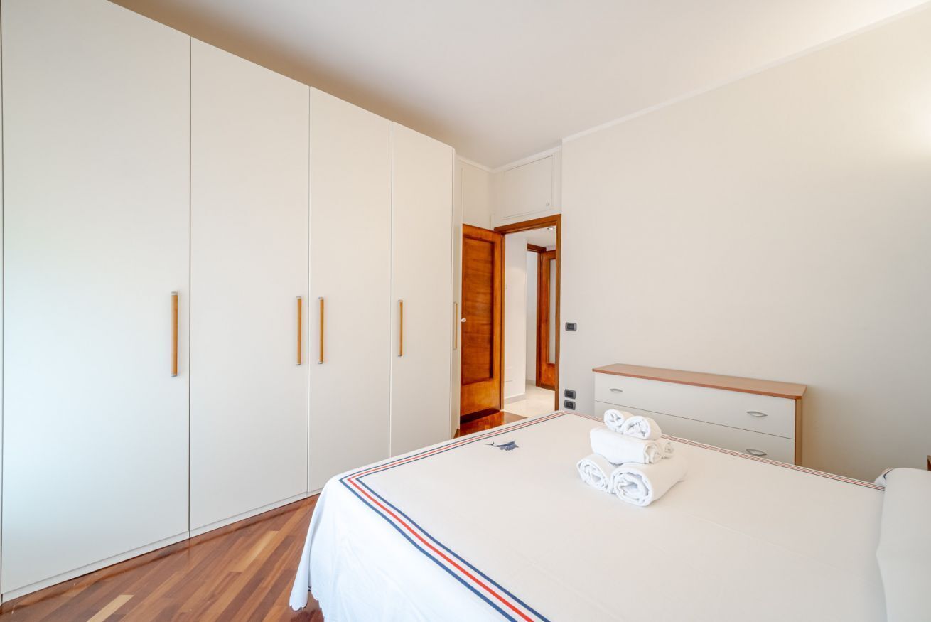 2 bedrooms, iron/ironing board, bed sheets