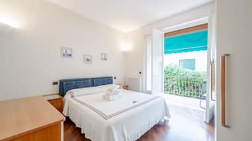 2 bedrooms, iron/ironing board, bed sheets